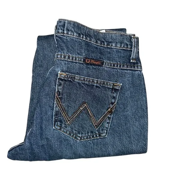 Wrangler Straight Leg Juniors Womens Jeans 11 12 32 Medium Wash Pockets Logo - Picture 1 of 8